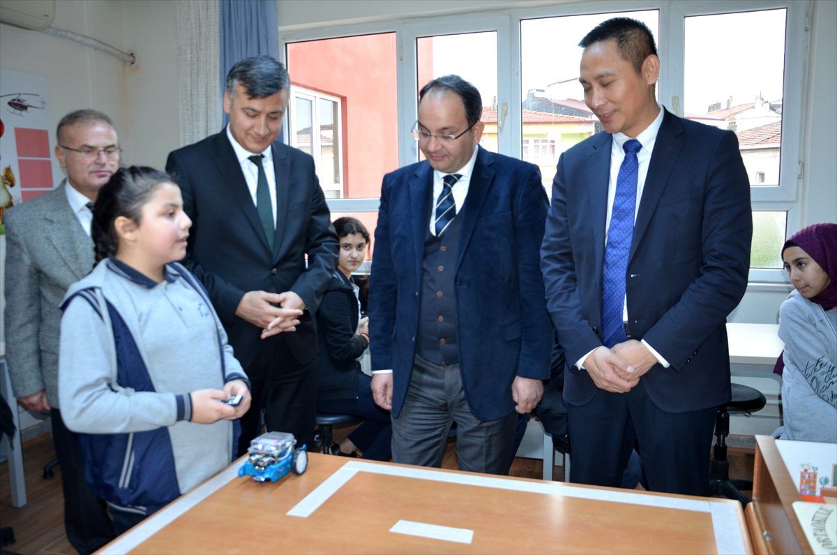 Huawei, Samsun\'daki bir ortaokula 30 dizüstü bilgisayar bağışladı