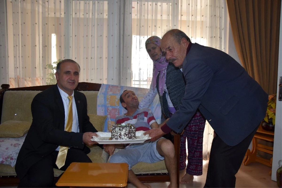 İncirliova\'da engellilere sürpriz doğum günü ziyareti