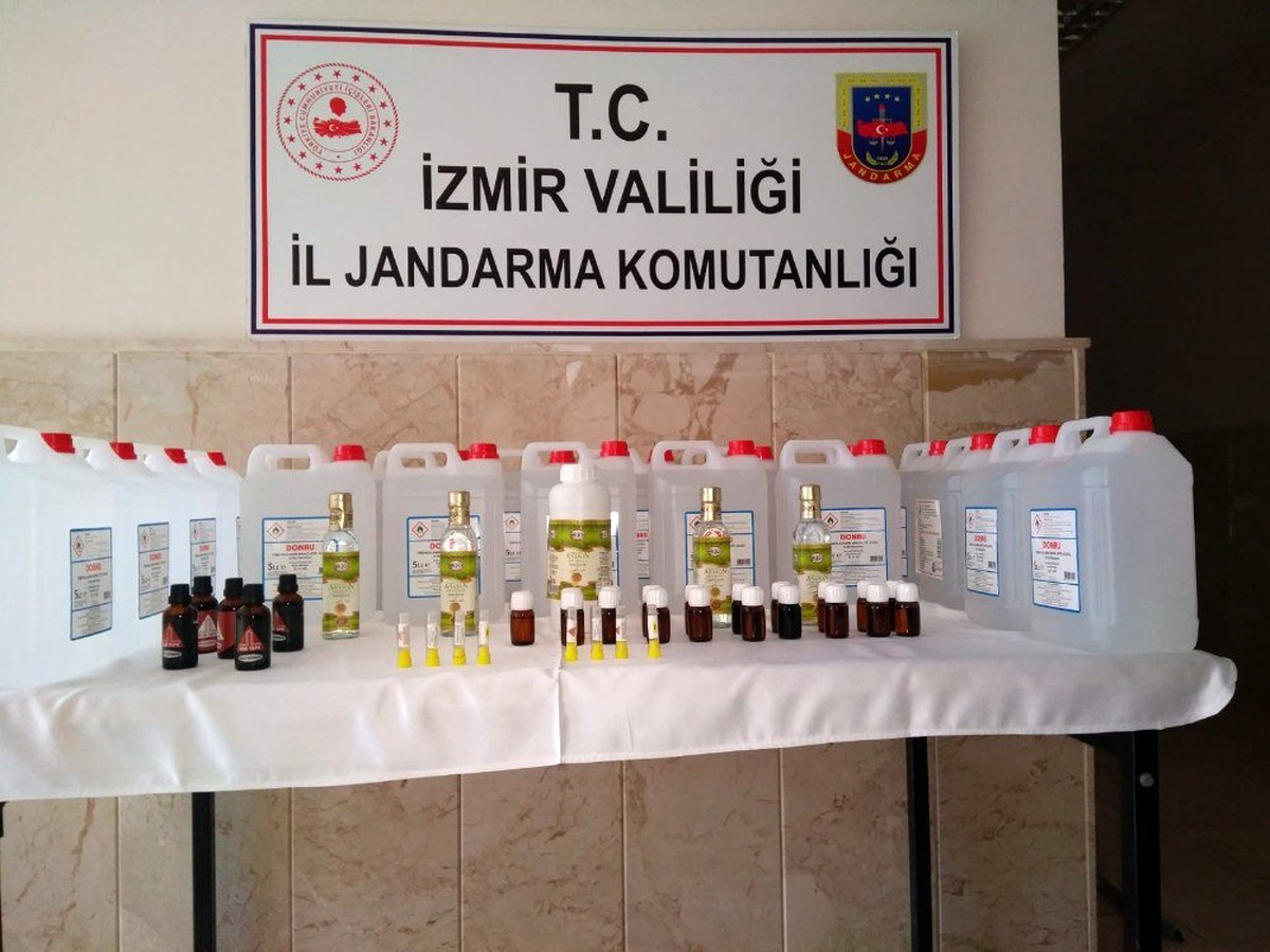 Jandarmadan yılbaşı öncesi pazar yerine kaçak içki operasyonu
