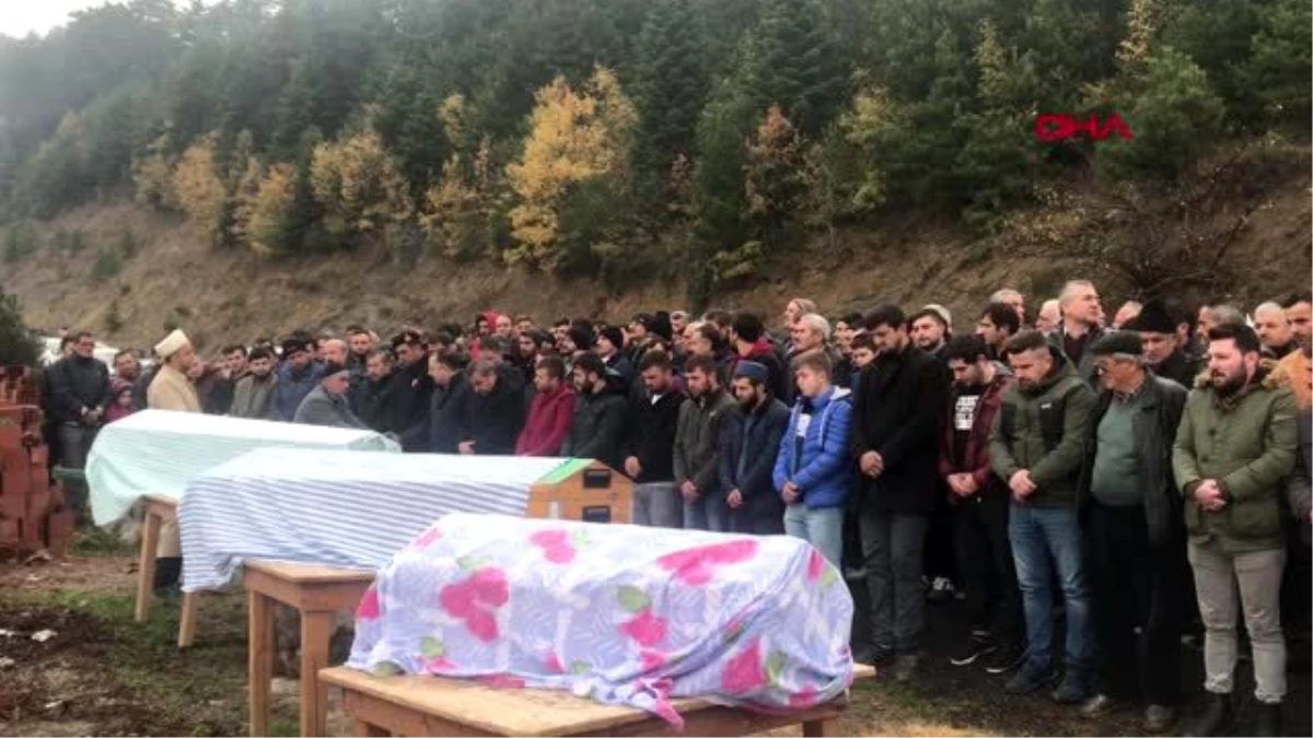 Kastamonu tır\'la çarpışan otomobilde ölen 3 kişi toprağa verildi