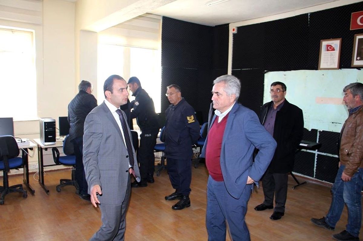 Kaymakam Abbasoğlu, okul servisleri ve okulun onarım yapılacak bölümlerini kontrol etti