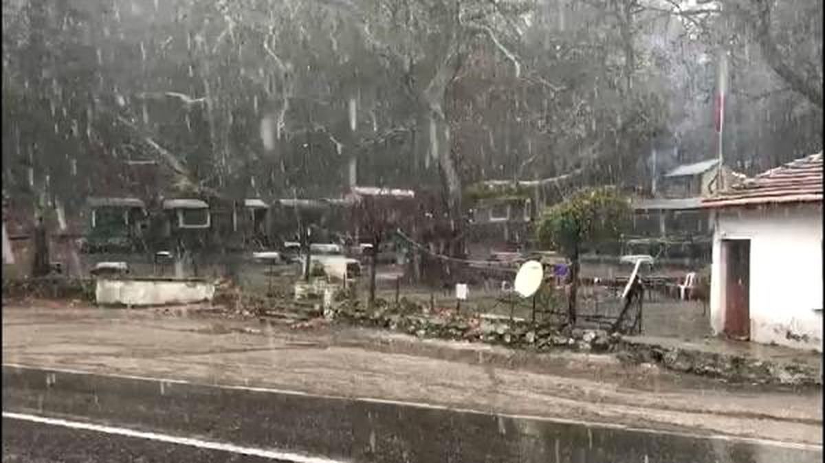 Kaz Dağları\'na mevsimin ilk karı