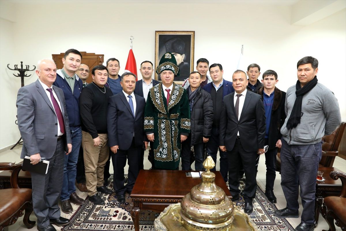 Kazakistan heyetinden Rektör Prof. Dr. Kar\'a ziyaret
