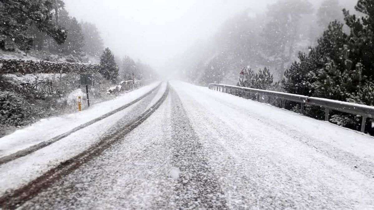 Manisa\'ya mevsimin ilk karı düştü