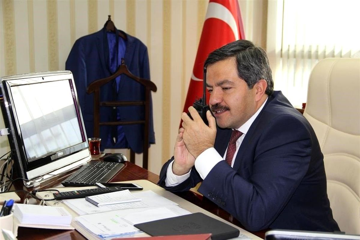 Müdür Bentli\'den telsizle kutlama