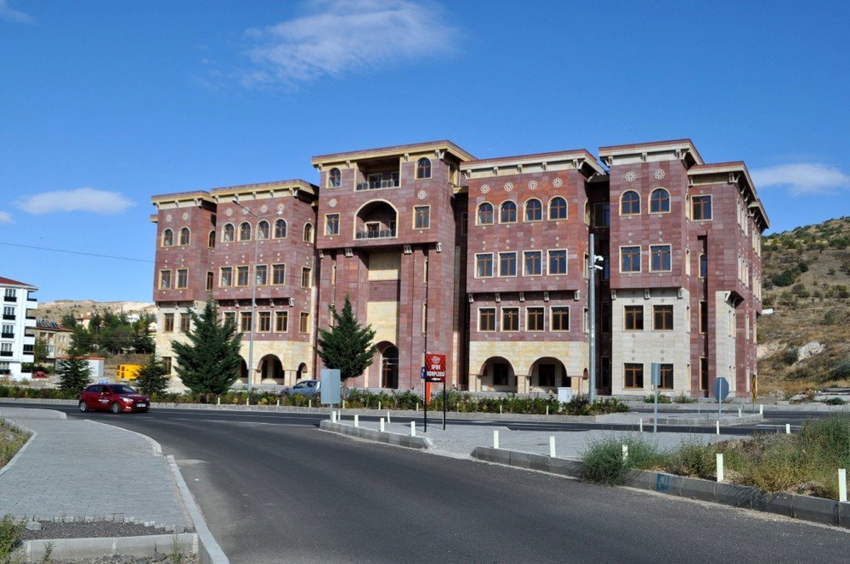 Nevşehir Belediyesi yeni hizmet binası Kapadokya Alan Başkanlığına verildi