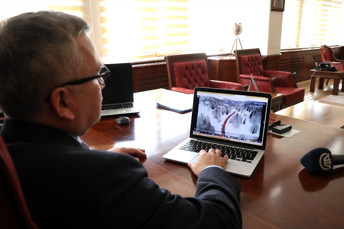 Niğde Valisi Yılmaz Şimşek, AA\'nın "Yılın Fotoğrafları" oylamasına katıldı