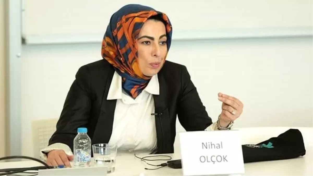 Nihal Olçok doğruladı: Davutoğlu\'nun partisinin kurucuları arasında olacağım