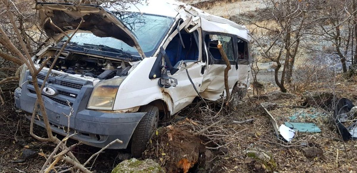 Öğrenci servisi şarampole yuvarlandı: 2 ölü, 11 yaralı