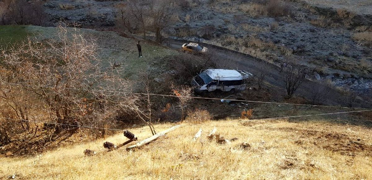 Öğrenci servisi şarampole yuvarlandı: 2 ölü, çok sayıda yaralı