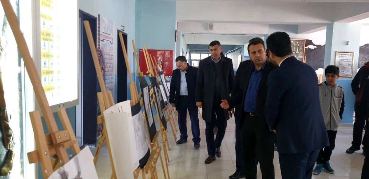 Öğrencilerden anlamlı resim sergisi
