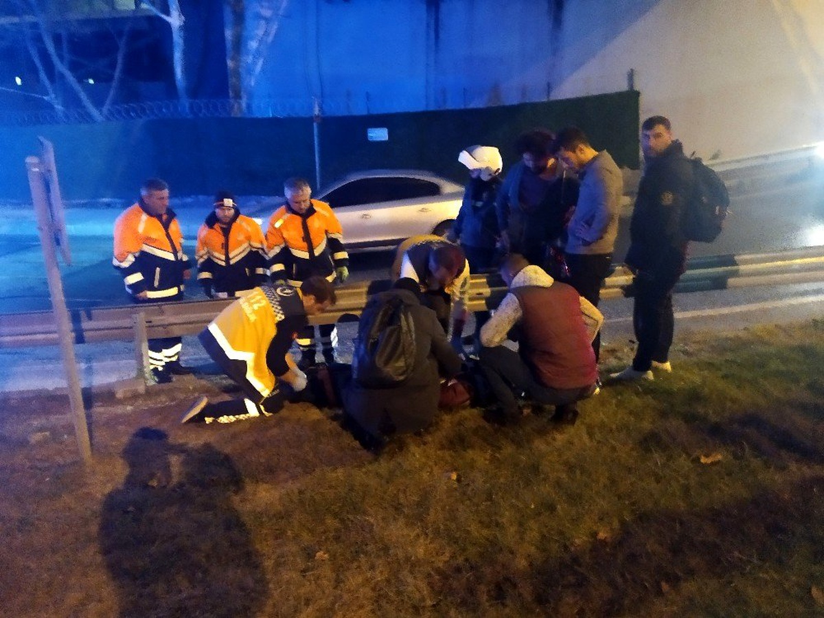 (ÖZEL) Kaza yapan motosikletlinin yardımına koştu, kamyon çarptı