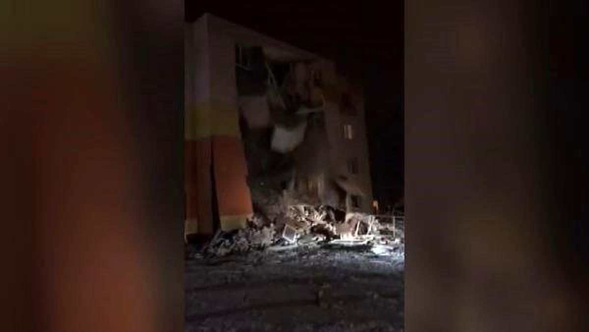 Rusya\'da patlama sonucu 4 katlı binanın bir kısmı çöktü