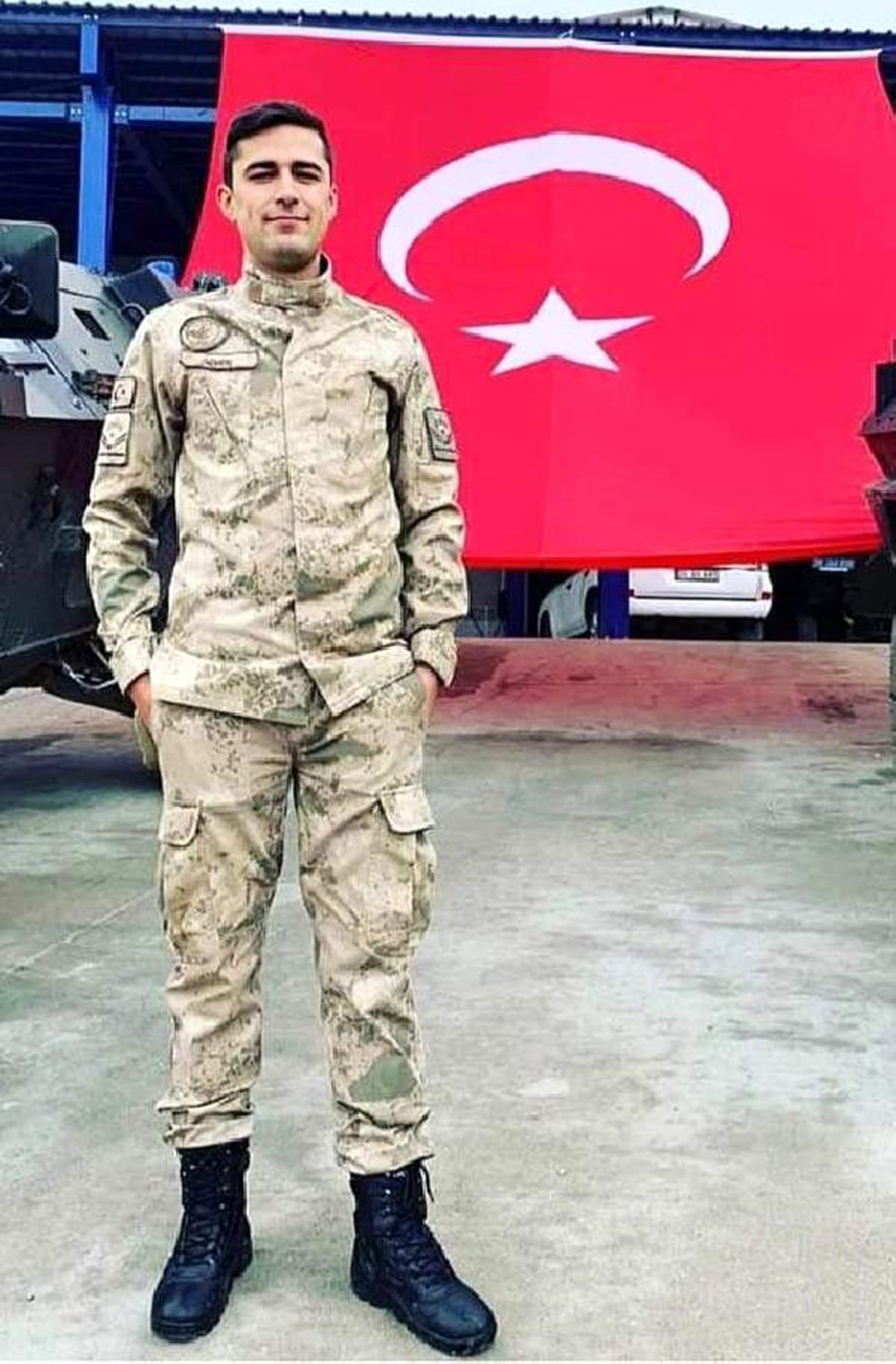 Şehit Uzman Çavuş Özmen\'i, 10 bin kişi uğurladı