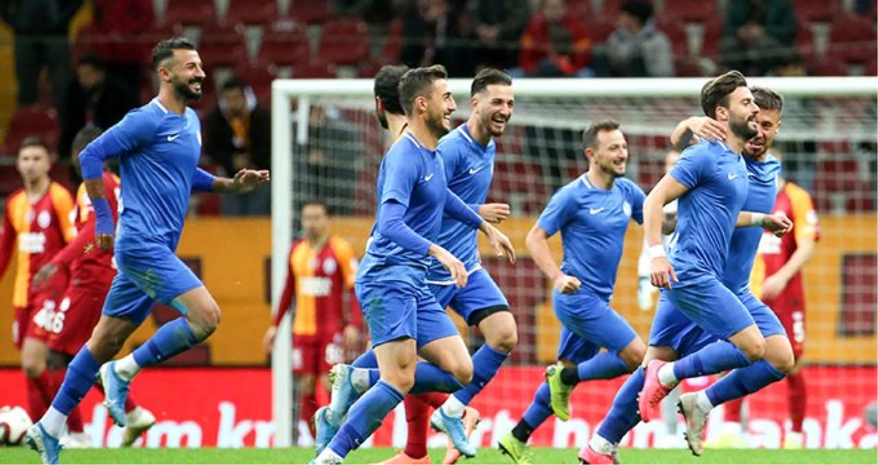Galatasaray, Tuzlaspor\'a 2-0 yenildi