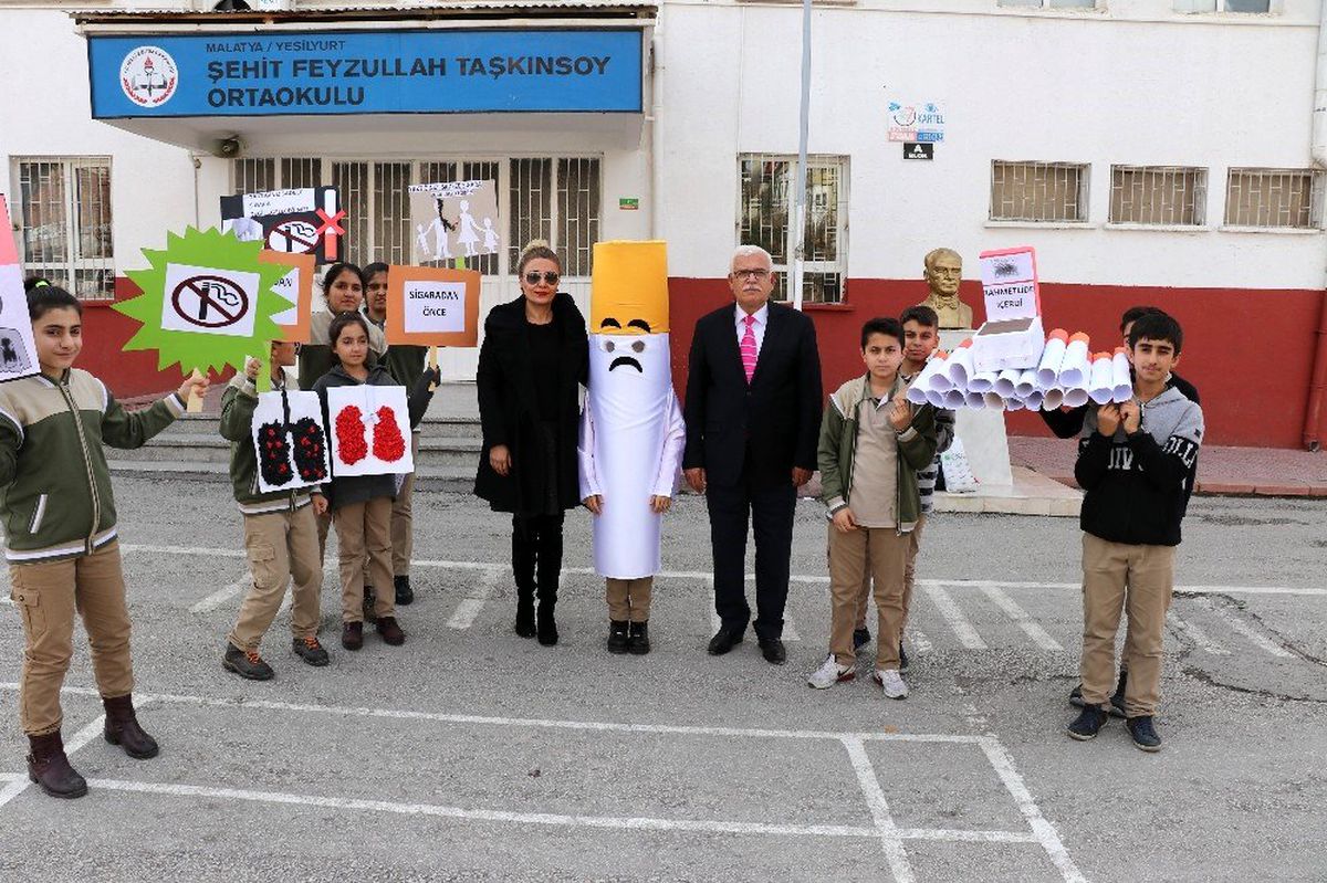 Tabutla sigaranın zararlarına dikkat çektiler