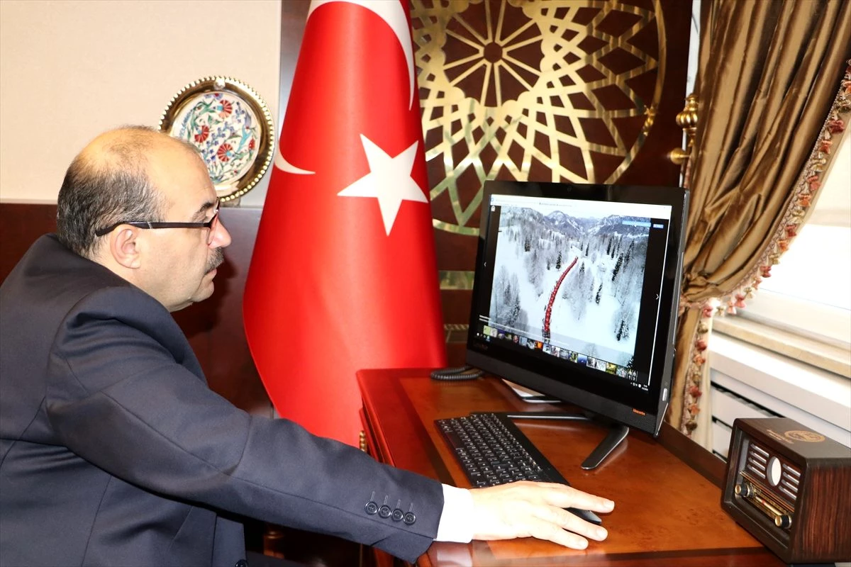 Trabzon Valisi Ustaoğlu, AA\'nın "Yılın Fotoğrafları" oylamasına katıldı