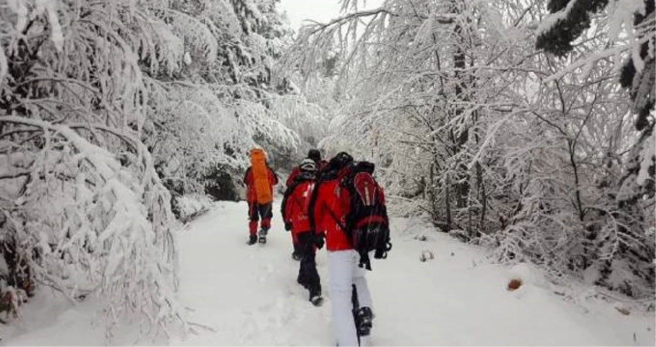 Uludağ\'da kaybolan dağcıları ararken kaybolan 4 kişilik AKUT ekibi bulundu