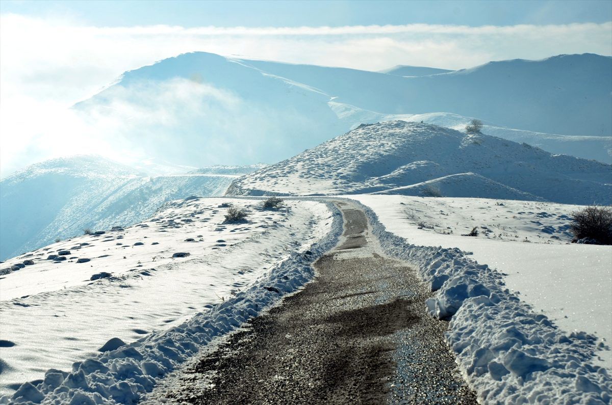 Van ve Muş\'ta kardan kapanan 45 yol ulaşıma açıldı