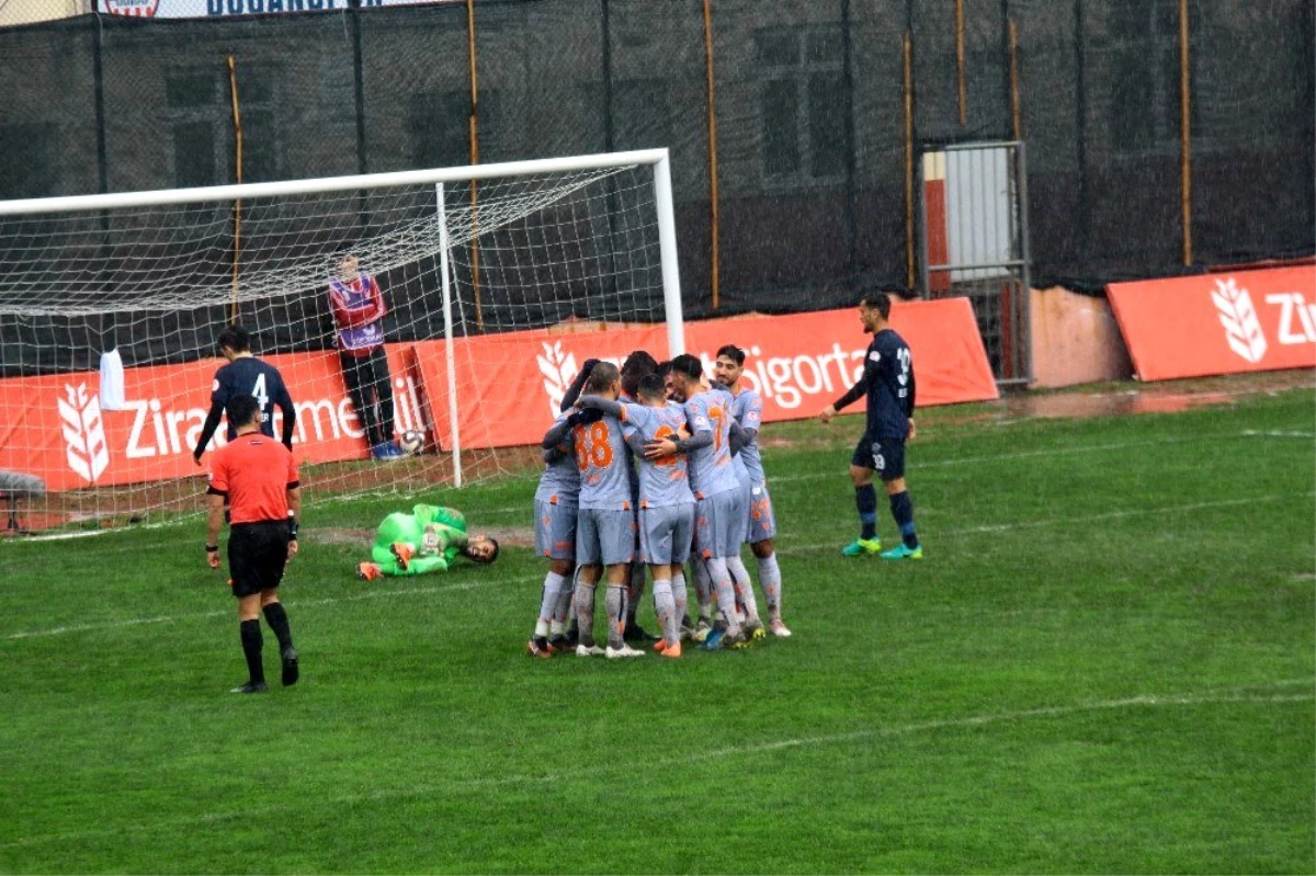Ziraat Türkiye Kupası: Hekimoğlu Trabzon FK: 0 - Medipol Başakşehir: 1 (İlk yarı)