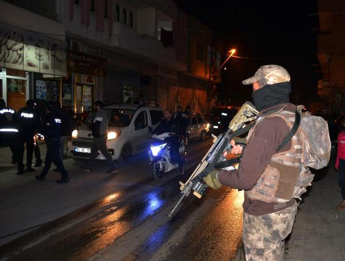 Adana\'da bin polis ile hava destekli asayiş uygulaması