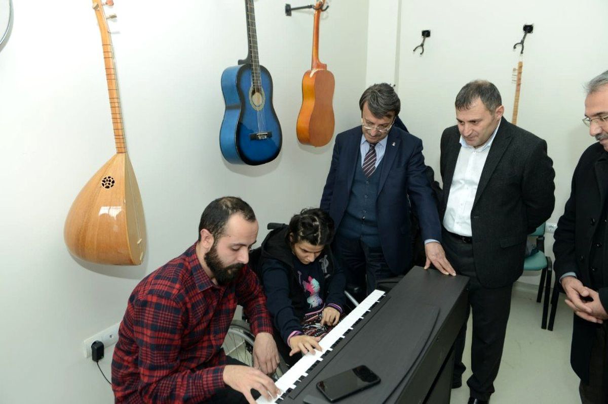 AK Parti heyetinden engellilere ziyaret