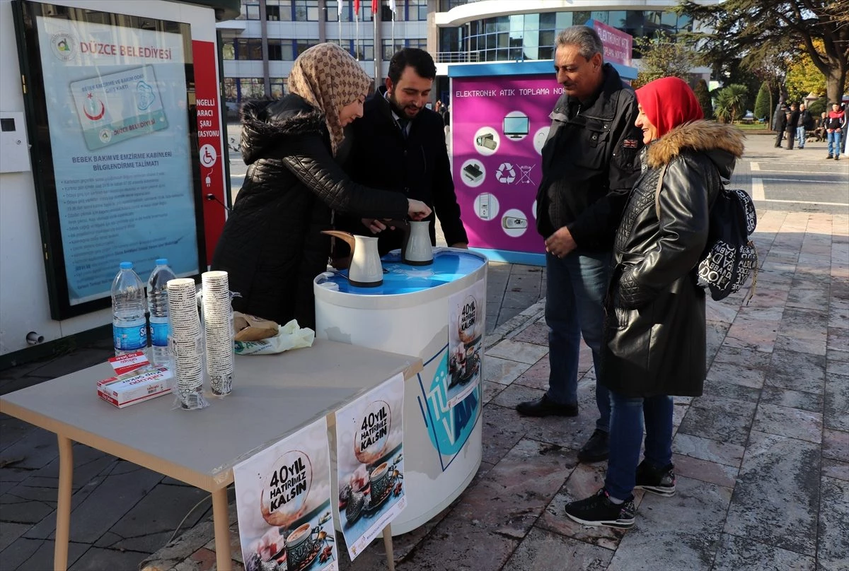 AK Partili gençler kahve ikramında bulundu
