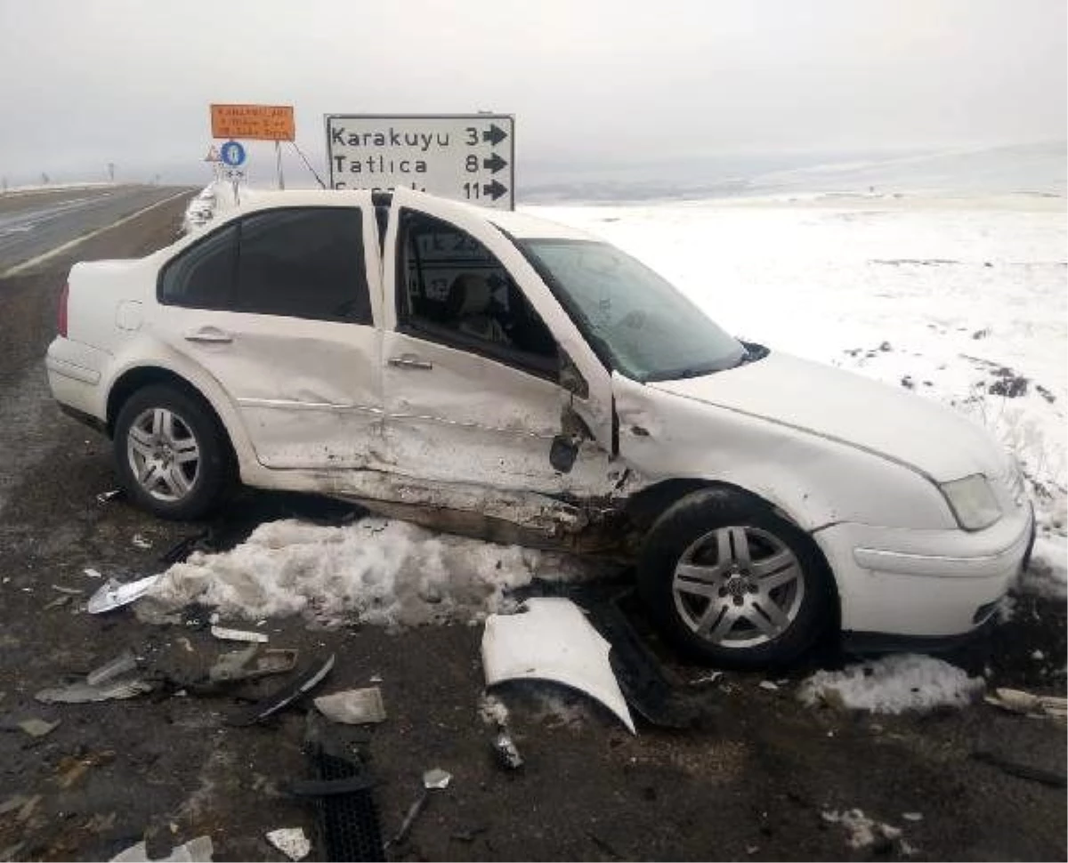 Aksaray\'da iki otomobil çarpıştı: 6 yaralı