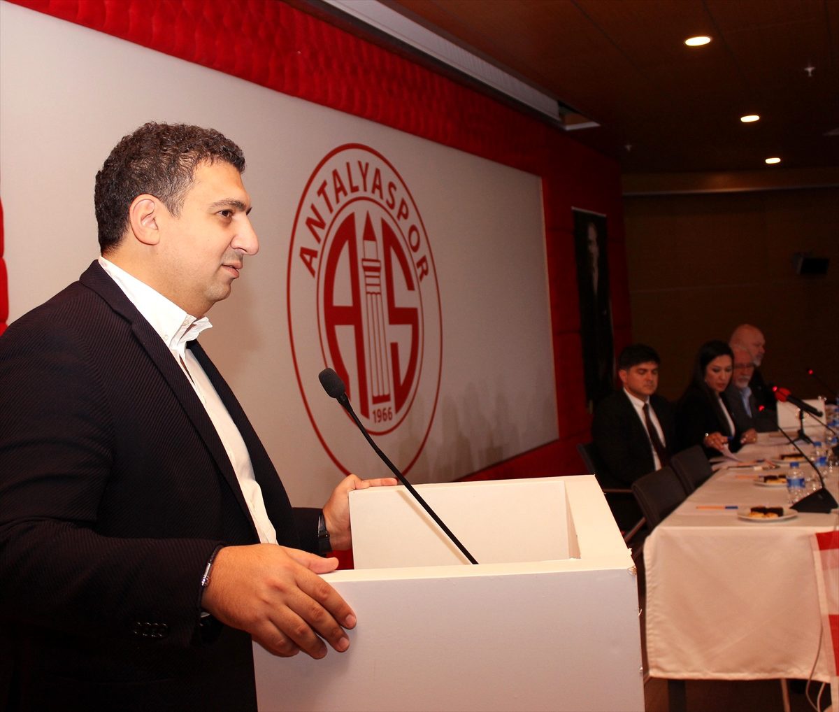 Antalyaspor\'da yönetimler ve bilanço ibra edildi