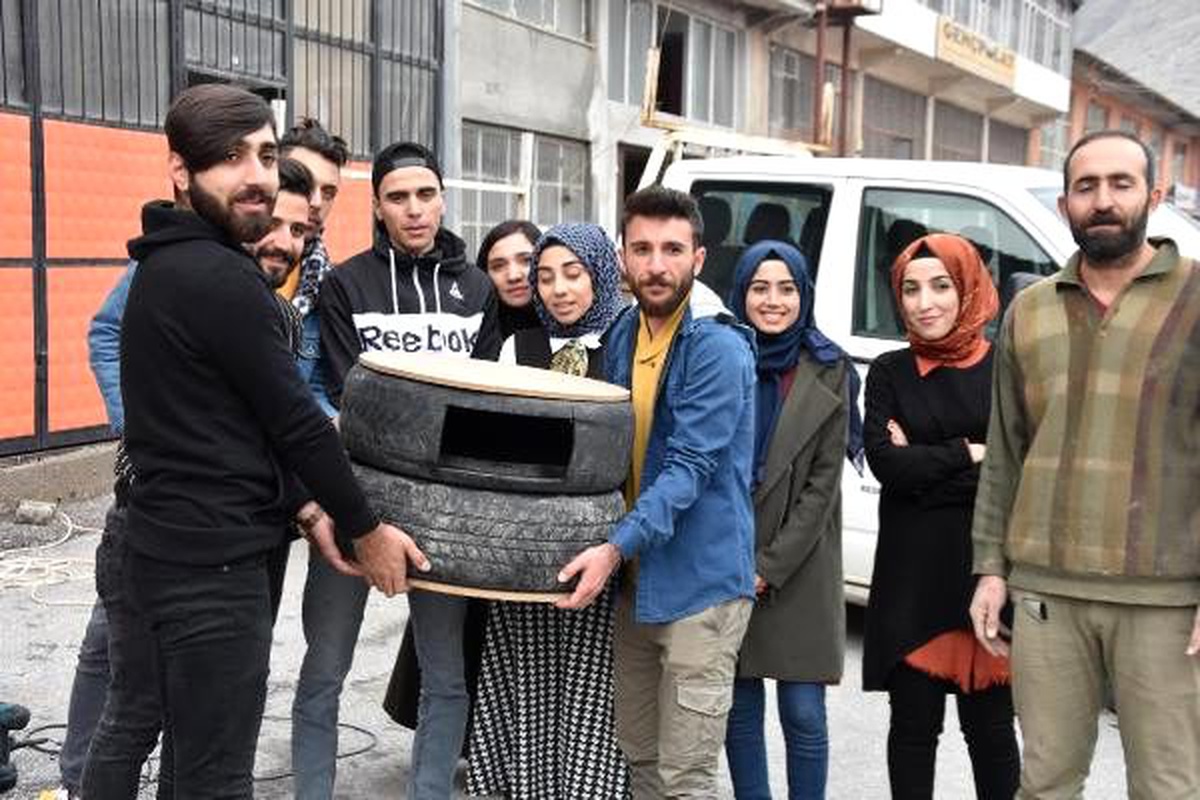 Araç lastiklerinden kedi yuvası yaptılar