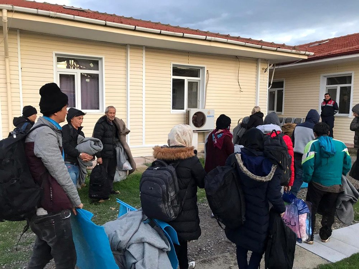 Ayvalık\'ta 34 Afganistanlı göçmen ve 1 organizatör yakalandı