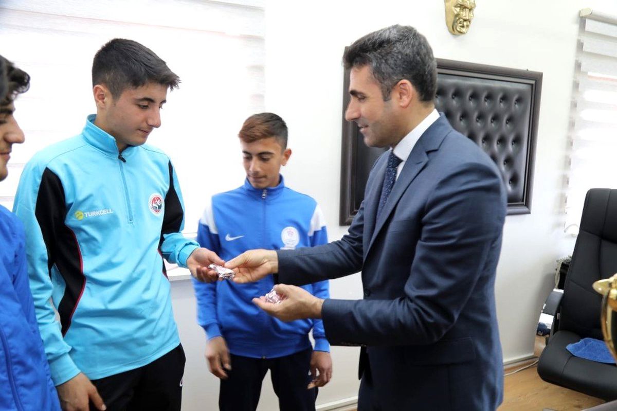 Başkan Arıkan, sporcuları ödüllendirdi