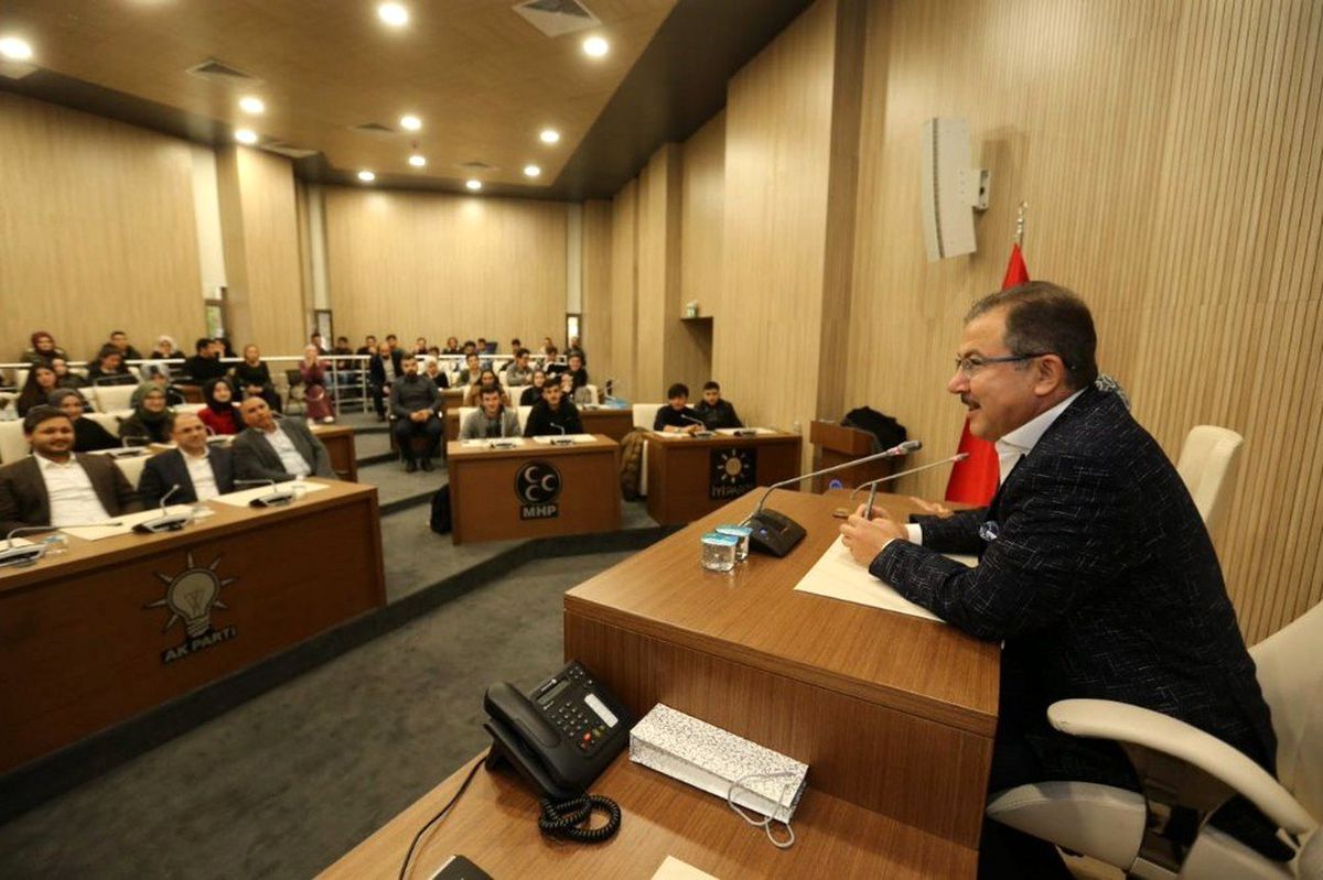 Başkan Deniz Köken gençler ile "Genç Forum"da buluştu