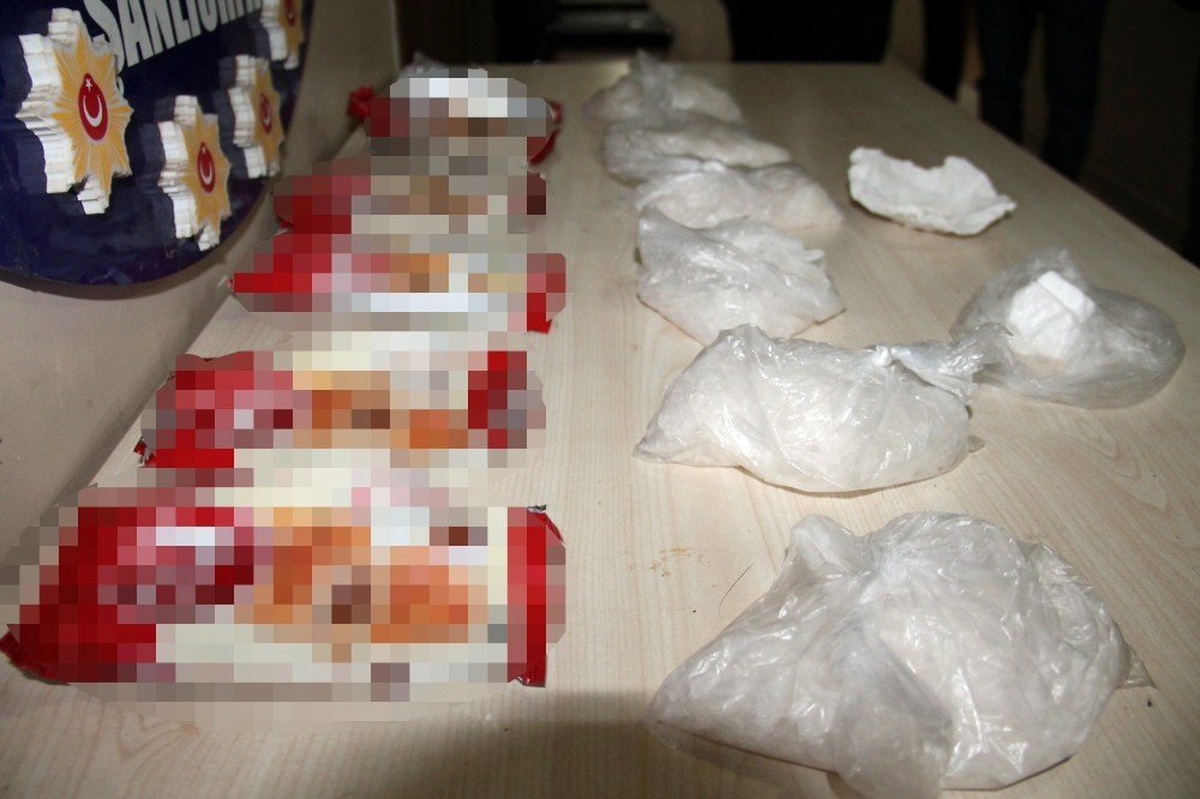 Bisküvi paketlerine saklanan kokain ele geçirildi