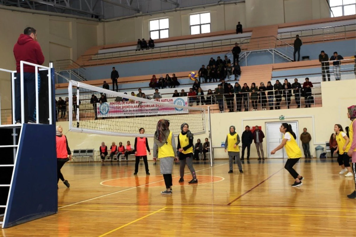 Bitlis\'te \'3. Rektörlük Kız Öğrenci Spor Turnuvası\' sona erdi