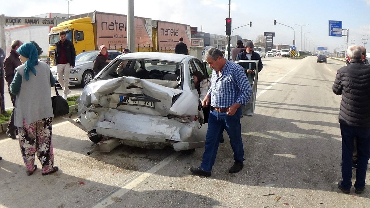 Bursa-Ankara yolunda zincirleme kaza: 3 yaralı