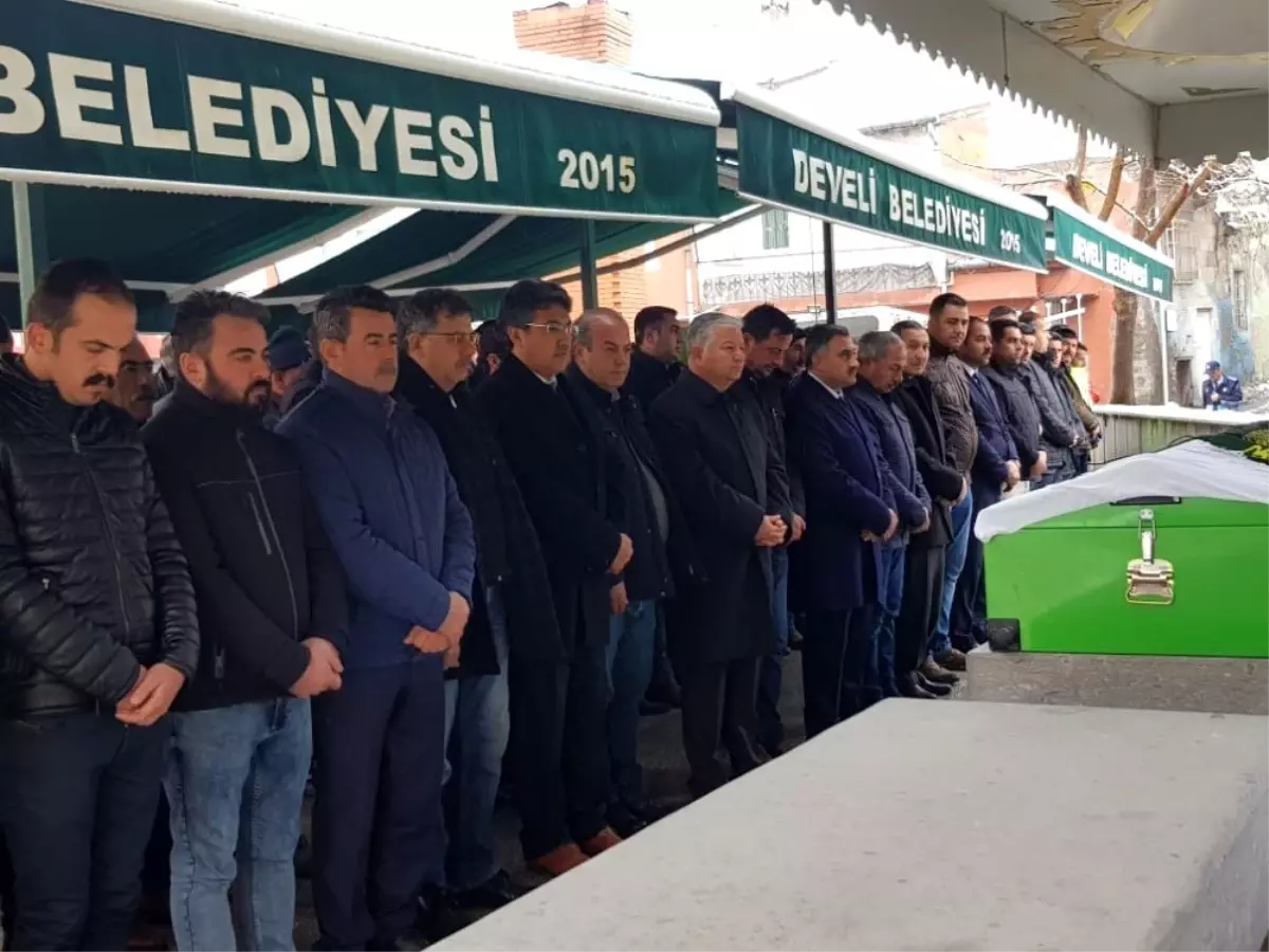 Develi Belediyesi Kültür Müdürü Ali Orhan\'ın Annesi Gazi Mezarlığına Defnedildi