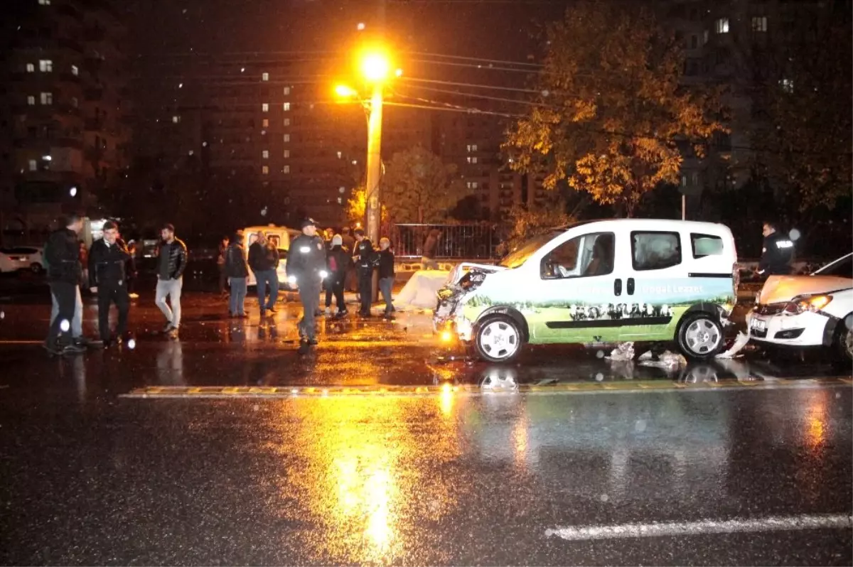 Diyarbakır\'da sağanak yağış zincirleme kazaya neden oldu: 5 yaralı