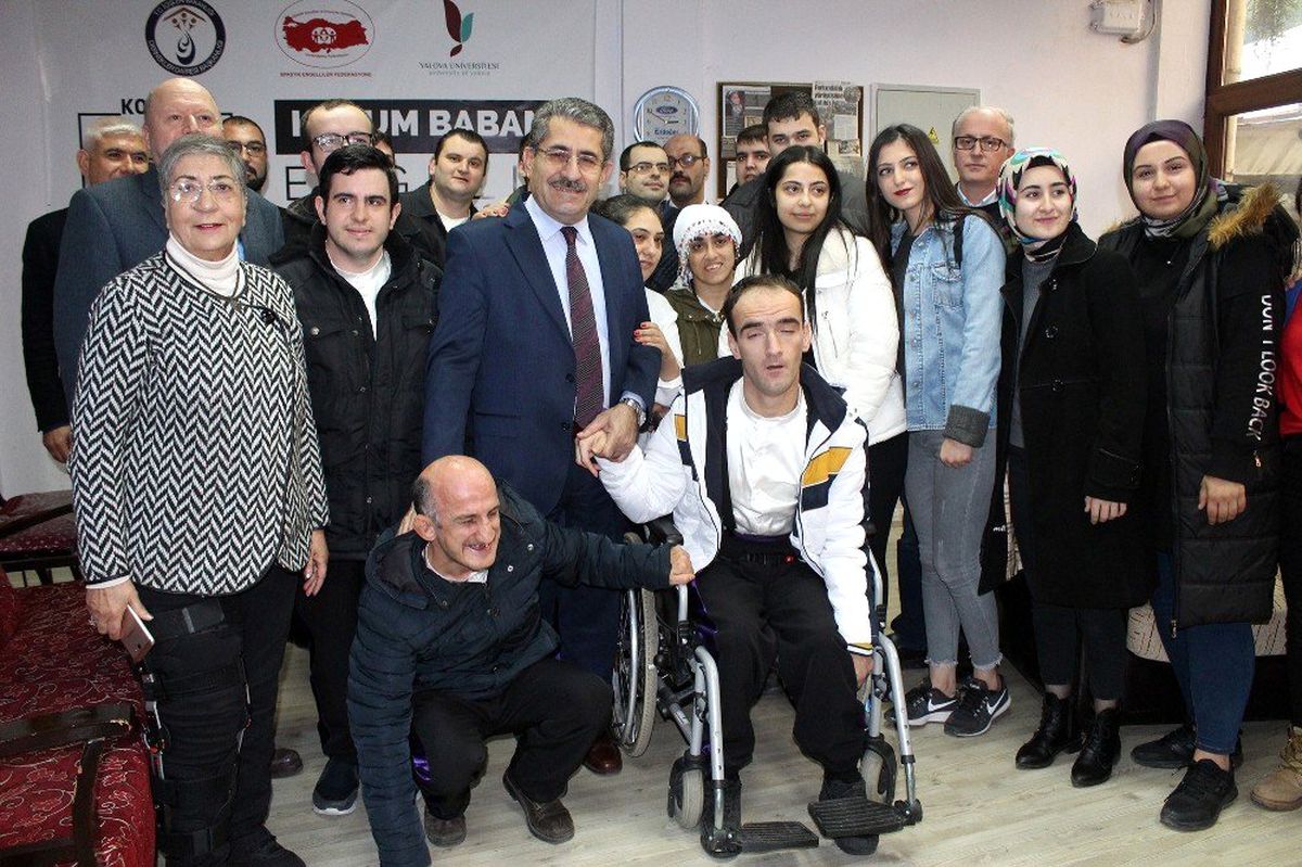 Engellilerden Rektör Cebeci\'ye tam destek