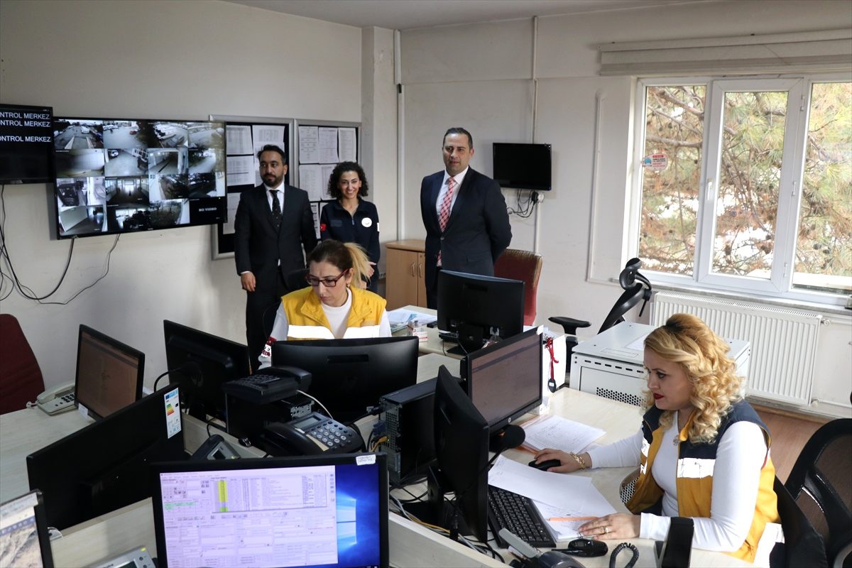 Erzincan\'da gazetecilere 112 Komuta Merkezi\'nin hizmetleri tanıtıldı