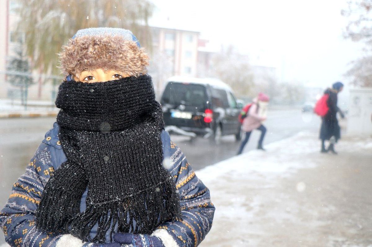 Erzincan güne karla uyandı