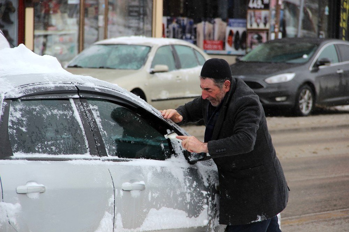Erzurum\'da kar yağışı ve soğuk hava etkili oluyor