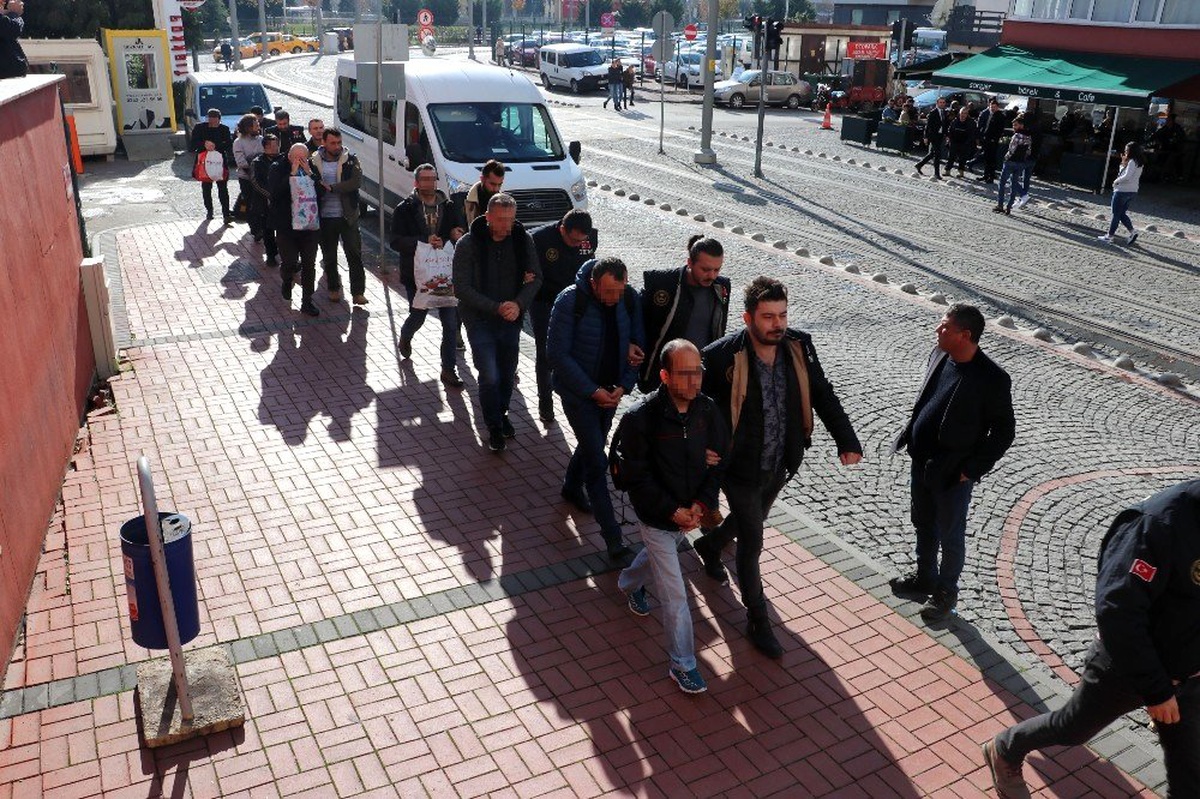 Eski TÜBİTAK çalışanı 8 FETÖ şüphelisi adliyeye sevk edildi