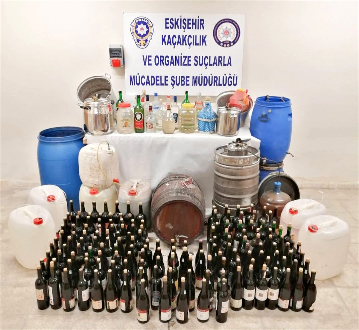 Eskişehir\'de sahte içki operasyonunda 2 şüpheli yakalandı