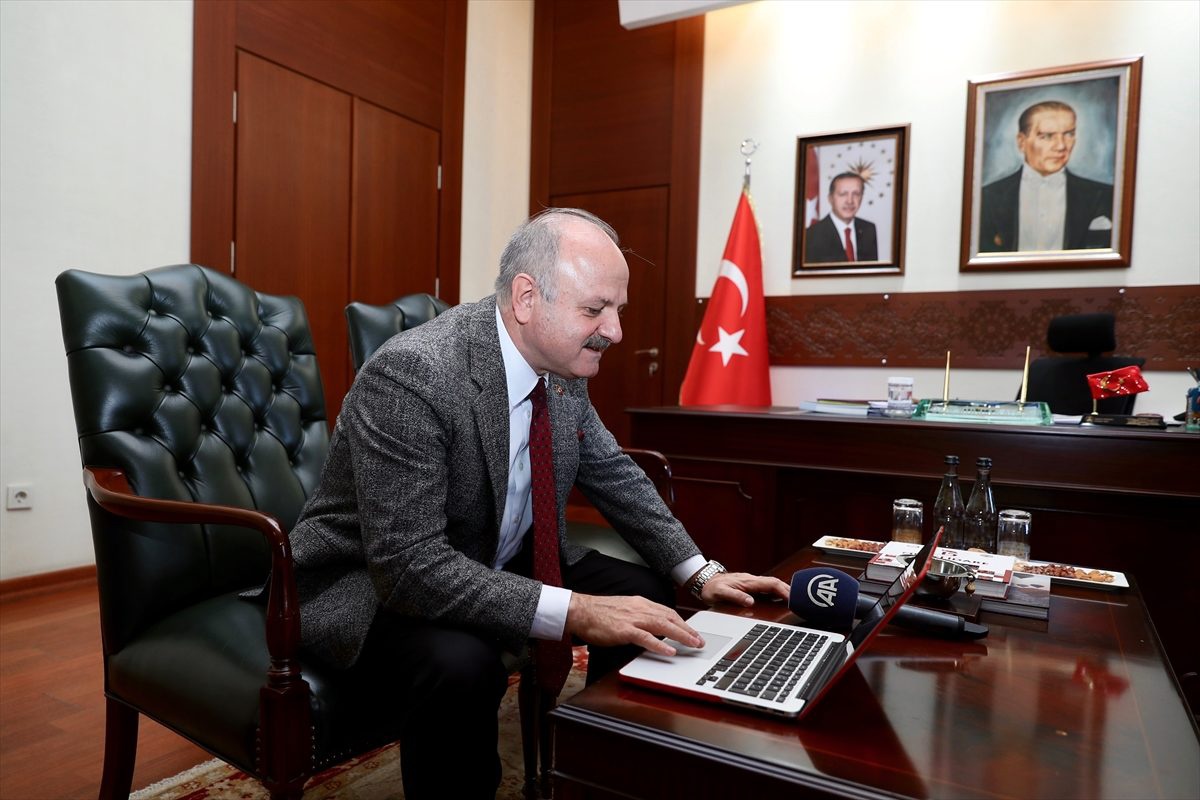 Eskişehir Valisi Çakacak, AA\'nın "Yılın Fotoğrafları" oylamasına katıldı