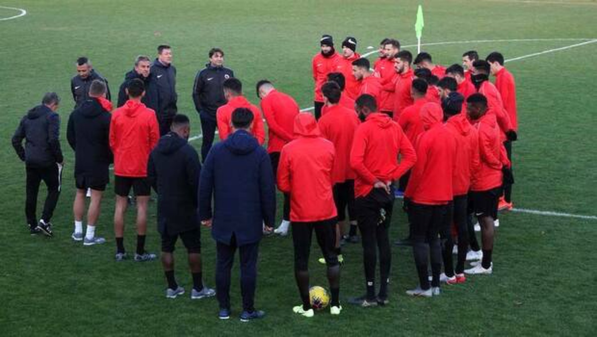 Gençlerbirliği, Fenerbahçe\'ye konuk olacak! Sağ bek krizi...