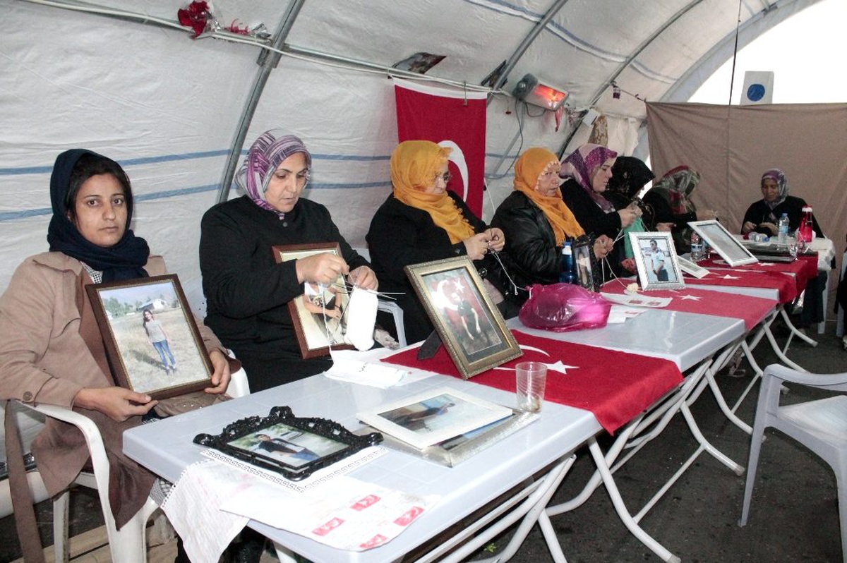 HDP önündeki ailelerin evlat nöbeti 94. gününde