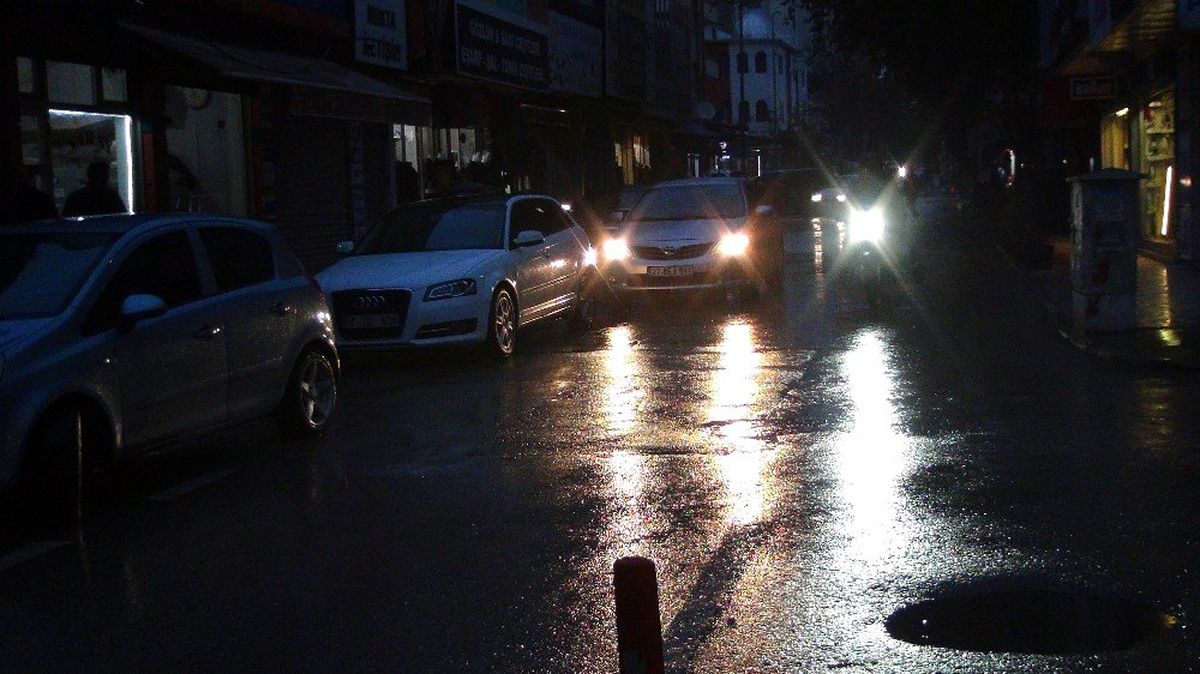 İslahiye\'de sabah saatlerinde akşam karanlığı