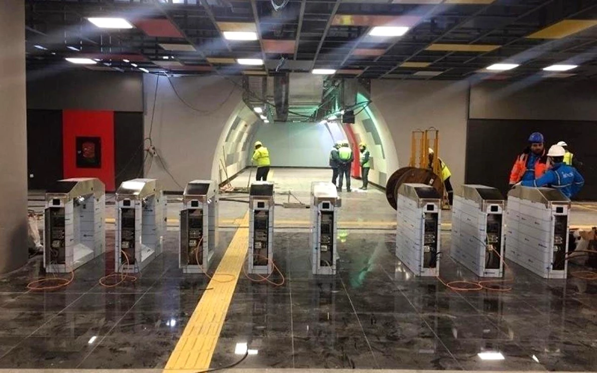 İBB\'nin yapımına devam ettiği Kabataş-Beşiktaş-Mecidiyeköy metro hattında işçiler, iş bıraktı