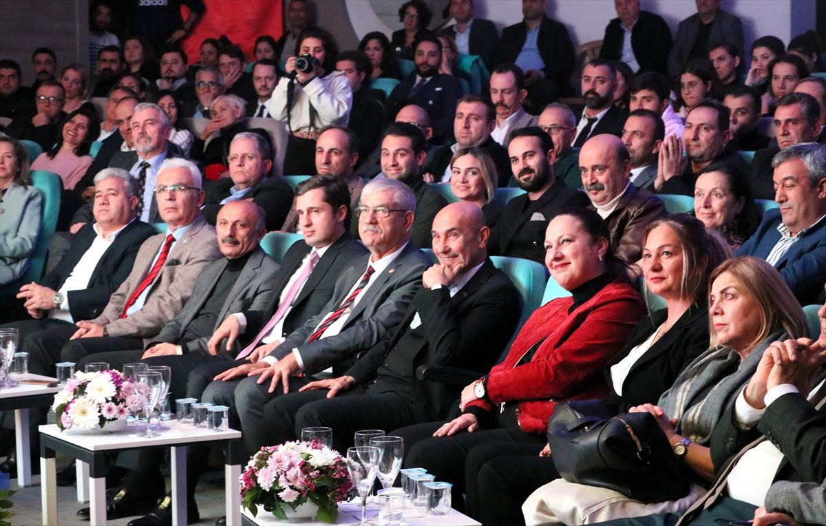 İzmir\'de binlerce öğrenci "Dijital Sınıf"ta da eğitim alabilecek
